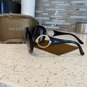 Black and gold gucci sunglasses